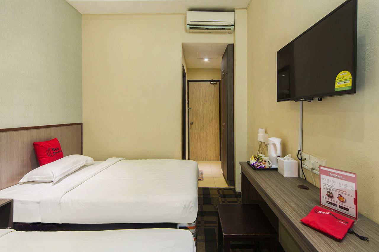 Reddoorz Near Lavender Street Hotel